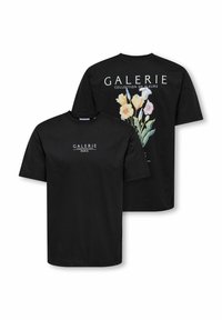 Zwart katoenen T-shirt met een bloemenontwerp in pastelkleuren op de achterkant, met de tekst "GALERIE" en "COLLECTION DE FLEURS" aan beide zijden.