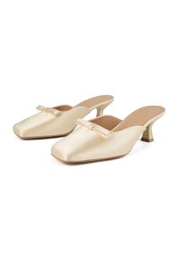 Mule-schoenen van satijn in een lichtgouden kleur, met een vierkante neus en een kleine strikaccent. Lage, schuine hak met een gestructureerde zool.