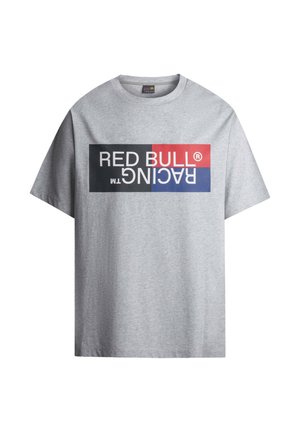 Grå bomullströja med korta ärmar som har en grafisk design i svart, röd och blå som tydligt visar texten "RED BULL RACING TM".