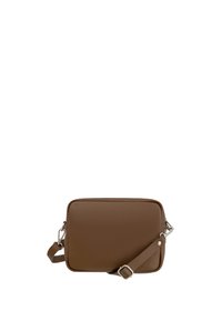 Bruine leren crossbody tas met een rechthoekige vorm, textuur oppervlak, ritssluiting en verstelbare schouderband. Accenten van zilverkleurig beslag.