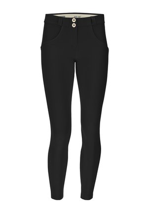 Musta, korkea vyötäröinen, kapealahkeinen housut, joissa on vyölenkit, kaksi etutaskua ja kaksi valkoista nappia vyötäröllä.
