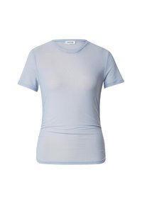 Lichtblauw, kort mouw t-shirt gemaakt van doorschijnende stof. Strak ontwerp met een ronde halslijn en een gladde textuur. Minimale accenten.