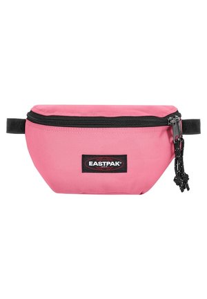 Sac banane Eastpak rose avec fermeture éclair noire et sangle noire ajustable, agrémenté du patch logo Eastpak à l'avant.