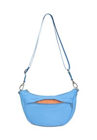 Borsa a spalla azzurro chiaro con forma curva, dotata di una tasca frontale con zip e un interno arancione. Realizzata in materiale morbido con spallacci regolabili.