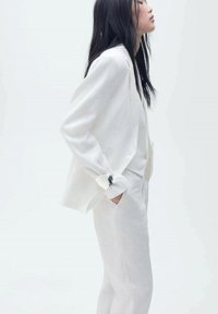 Thumbnail Image 4