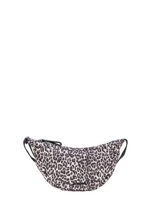Lille halvmåneformet taske med sort-hvid leopardprint og sorte justerbare stropper i begge ender.