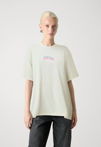 Jack & Jones JORLOOSIE TEE CREW NECK UNISEX - T-shirts med print - antique white