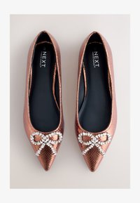 Unausgewählt, bronze