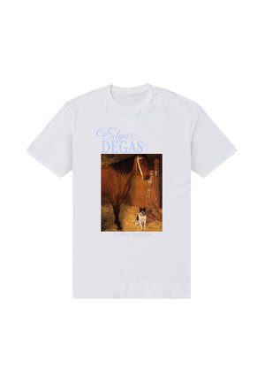 Weißes T-Shirt mit dem Schriftzug Edgar Degas und einem Gemälde eines braunen Pferdes und eines kleinen Hundes im Stall.