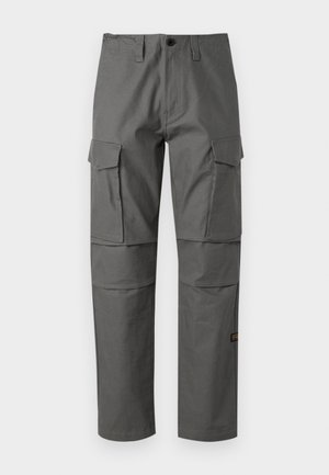 Sive cargo hlače iz trpežne tkanine, z ravnim krojem, več stranskimi žepi in vidnimi šivi.