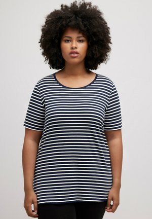 Gestreept T-shirt in marineblauw en crème, met een ronde hals en korte mouwen, gemaakt van zachte katoenen stof met een relaxte pasvorm.