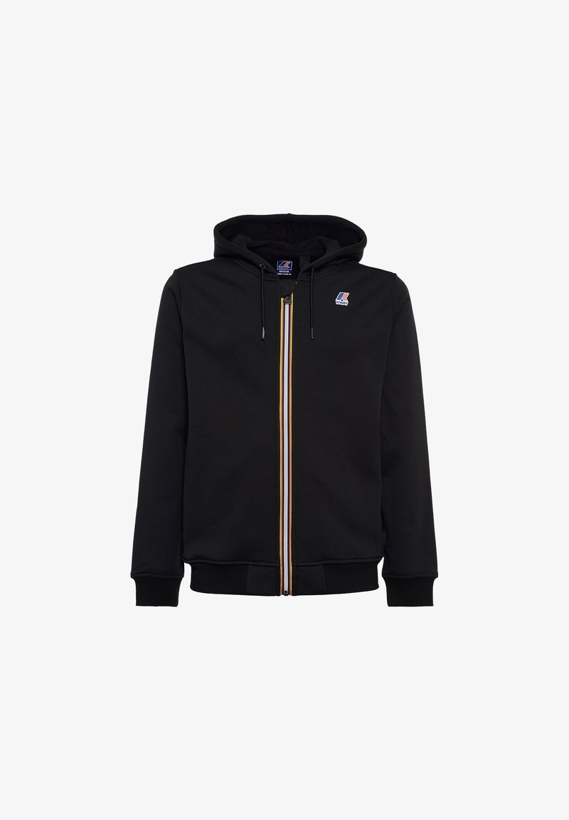 Sort hættetrøje med lynlås og hætte, med en frontlynlås omkranset af gult og hvidt. Inkluderer et lille logomærke på brystet.