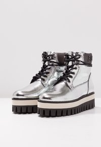 Buffalo London Botines con plataforma - silver-coloured