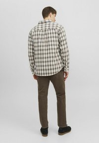 Jack & Jones JORGRACIA PARKER CHECK LS SN - Shirt - Chocolate Brown