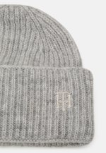 effortless beanie tommy hilfiger