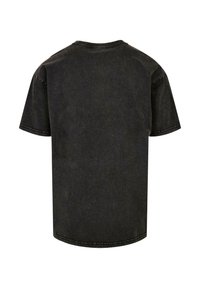 Sort bomulds t-shirt med løs pasform, korte ærmer og rund halsudskæring. Sømdetaljer langs kanterne tilføjer tekstur.