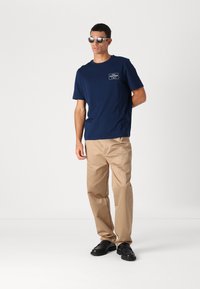 Tommy Hilfiger MONOTYPE LABEL TEE - Basic T-shirt - night sky