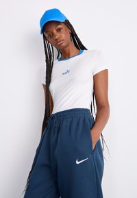 Nike Sportswear Μπλουζάκι με στάμπα - white
