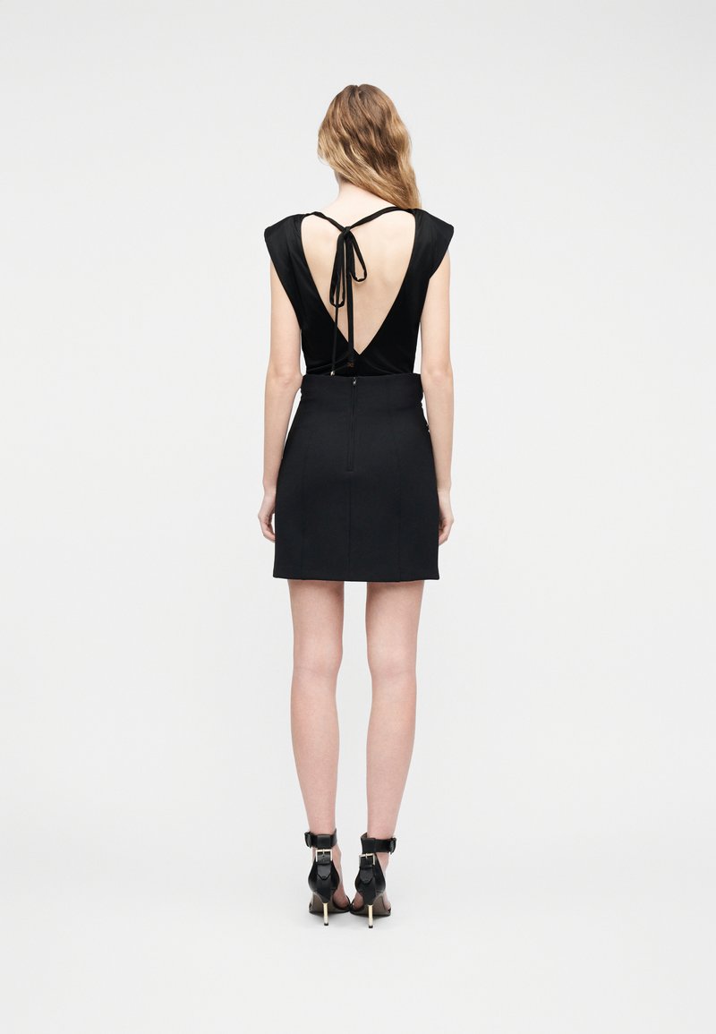 Robe Noire Vintage Sans Manches Taille 10P - Basique, Genoux, Occasion Très Bon état