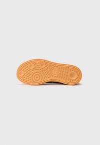 adidas Originals HANDBALL SPEZIAL UNISEX - Sportbačiai - preloved violet/core black/gum