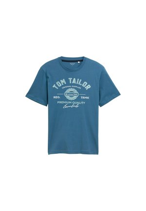 Modrá bavlnená tričko s krátkymi rukávmi, s potlačou v bielej farbe, vrátane názvu značky "Tom Tailor" a ďalších detailov.