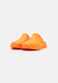 BOSS TITANIUM UNISEX - Mulas - open yellow