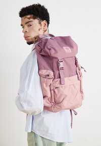 Columbia TRAIL TRAVELER™ 28L UNISEX - Hátizsák - eraser pink