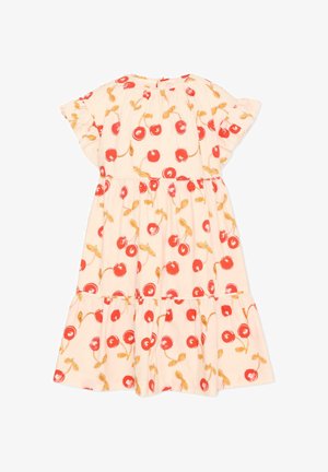 Abito a maniche corte color crema con gonna a balze, decorato con stampa di ciliegie rosse e foglie gialle su tutta la superficie.