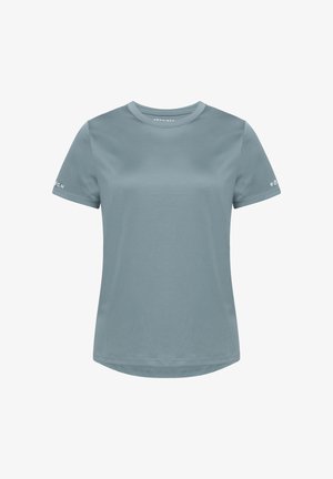 Lyseblå t-shirt med korte ærmer. Glat, let stof med rund hals. Printet branding på venstre ærme og bagpå ved halsen.