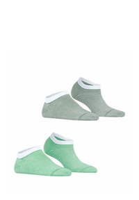 Grüne gestreifte Knöchelsocken mit einem weißen Bund, die eine glatte Textur und unterschiedlich breite Streifen aufweisen. Drei Paare sind übereinander gestapelt.