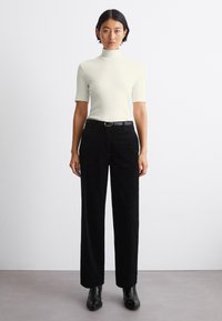 Marc O'Polo PANTS STRAIGHT LEG CROPPED LENGTH WELT POCKET - Kelnės - black