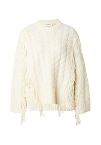 Cremefarbener Strickpullover mit einem Zopfmuster und Fransen an den Seiten. Hat einen Rundhalsausschnitt und gerippte Bündchen.