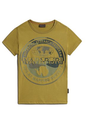 Olivgrünes T-Shirt mit kurzen Ärmeln und Rundhalsausschnitt, mit einem runden Logo des Antarktis-Forschungsprogramms und einer Karten-Grafik auf der Vorderseite.