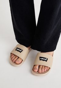 Não selecionado, light beige