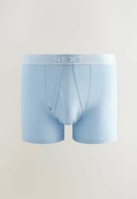 Boxers bleus clairs avec une texture douce, dotés d'une ceinture élastique blanche avec "NEXT" imprimé. L'avant présente un détail de braguette fonctionnelle.