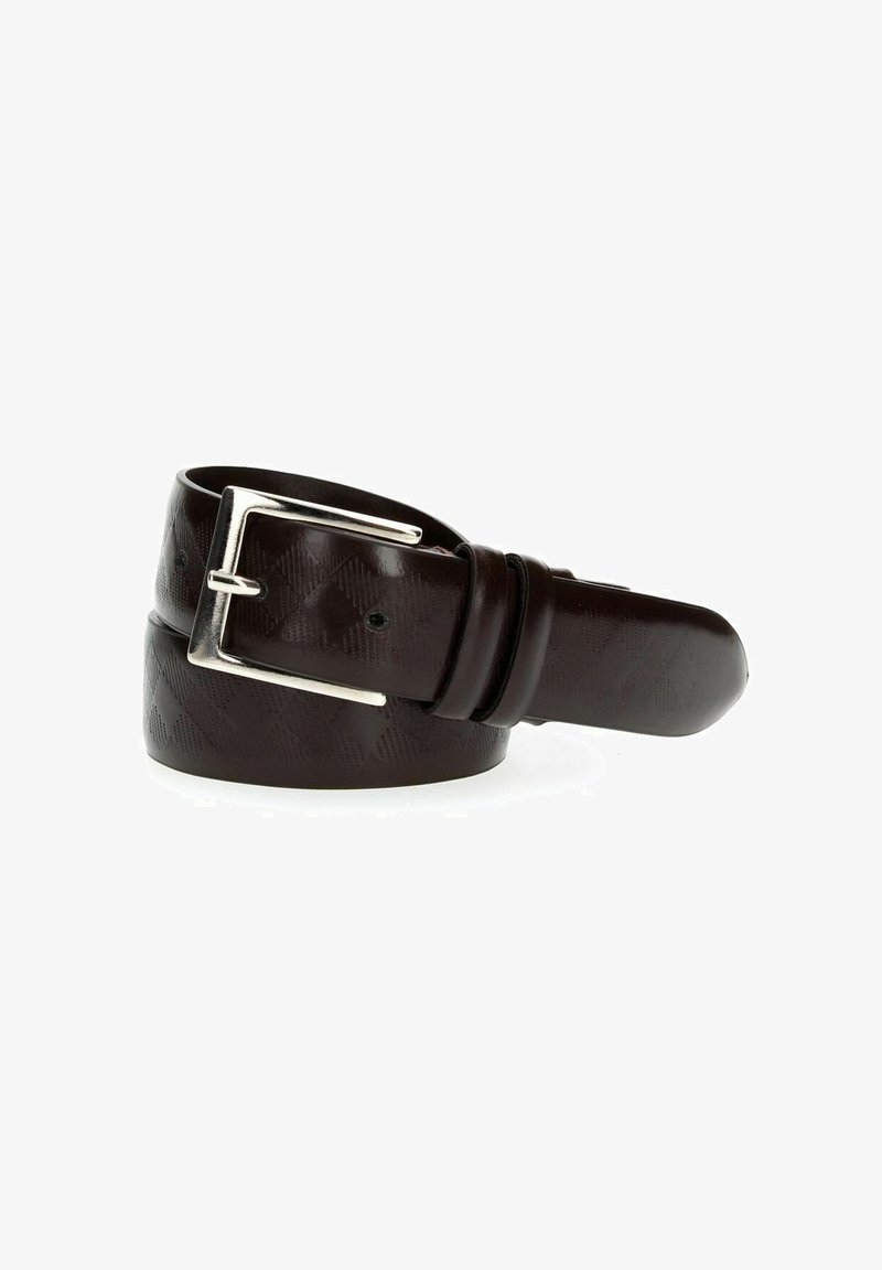Cintura in pelle marrone con finitura lucida, dotata di una fibbia rettangolare in metallo argentato e texture a motivo a diamante.
