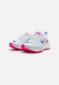 Nike Performance INVINCIBLE 3 - Pantofi de alergare pe asfalt - white/deep royal blue/photon dust/fierce pink/aquarius blue/light orange