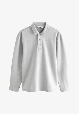 Polo gris à manches longues avec un col classique, patte de boutonnage à trois boutons et un tissu doux et texturé. Aucun motif ou accent visible.