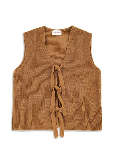 Veste sans manches en tricot marron avec trois fermetures à nouer à l'avant et un petit logo brodé en bas à droite.