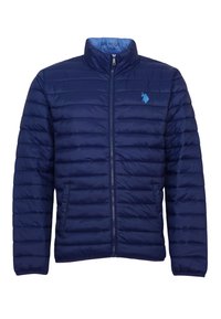 Marineblå dunjakke med horisontalt quiltet mønster, ståkrave, frontlynlås, to sidelommer og lille logo på brystet.
