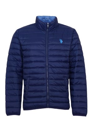 Giacca imbottita blu navy con motivo a cuciture orizzontali, colletto rialzato, chiusura frontale con zip, due tasche laterali e piccolo logo sul petto.