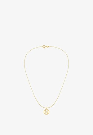 Guld kædehalssmykke med et rundt vedhæng, der har et stiliseret bogstav "N." Kæden har en fin tekstur med en sikker lukning.