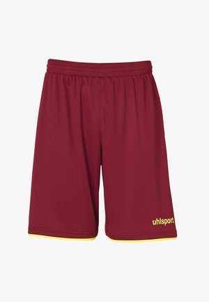 Donkerrode sportshorts met elastische tailleband, gele bies aan de zoom en geel "uhlsport"-logo op het rechteronderbeen.
