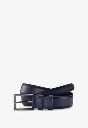 Marineblauer Ledergürtel mit glatter Oberfläche, ausgestattet mit einer silbernen Metallschnalle und dezenten Nahtdetails entlang der Kanten.