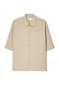 Koszula z krótkim rękawem, zapinana na guziki, w jasnobeżowym kolorze. Posiada klasyczny kołnierzyk oraz luźny krój, charakteryzujący się gładką teksturą i brakiem wzorów.