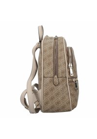 Beige kuviollinen reppu, jossa on kaksi vetoketjullista osastoa, säädettävät hihnat ja logotunnistus. Valmistettu teksturoidusta synteettisestä materiaalista.