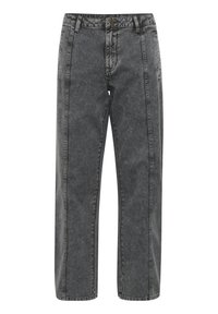 Pilki džinsai su tiesiu kirpimu, pasižymintys kontrastingomis siūlėmis ir klasikine užtrauktuko juosta. Penkių kišenių stilius, su subtiliu dėvėjimosi požymiu.