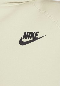 Nike Sportswear SPORTSWEAR TECH FLEECE - Jersey con capucha - light khaki black