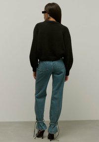 LA MANIA ETZI - Tiesaus kirpimo džinsai - blue denim