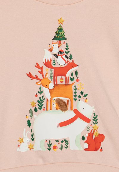 Felpa rosa chiaro con un design animale fantasioso che include un orso, una volpe, una renna e vari elementi vegetali, arricchita da colori vivaci e accenti.